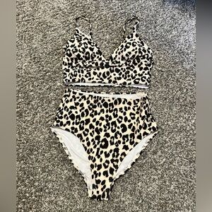 Women’s Old Navy high waisted bikini size Medium